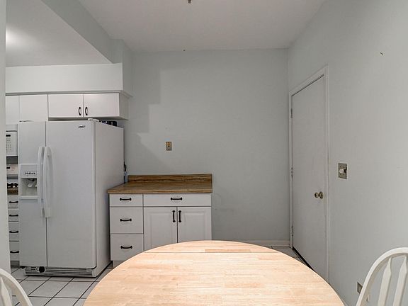 4th image of 1057 E Wilson Ave