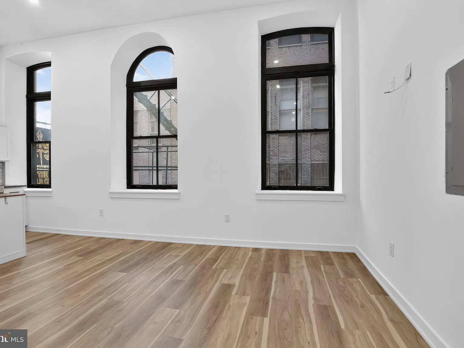 1 bed, 1.0 bath, 600 sqft, $1,795 — Photo 2