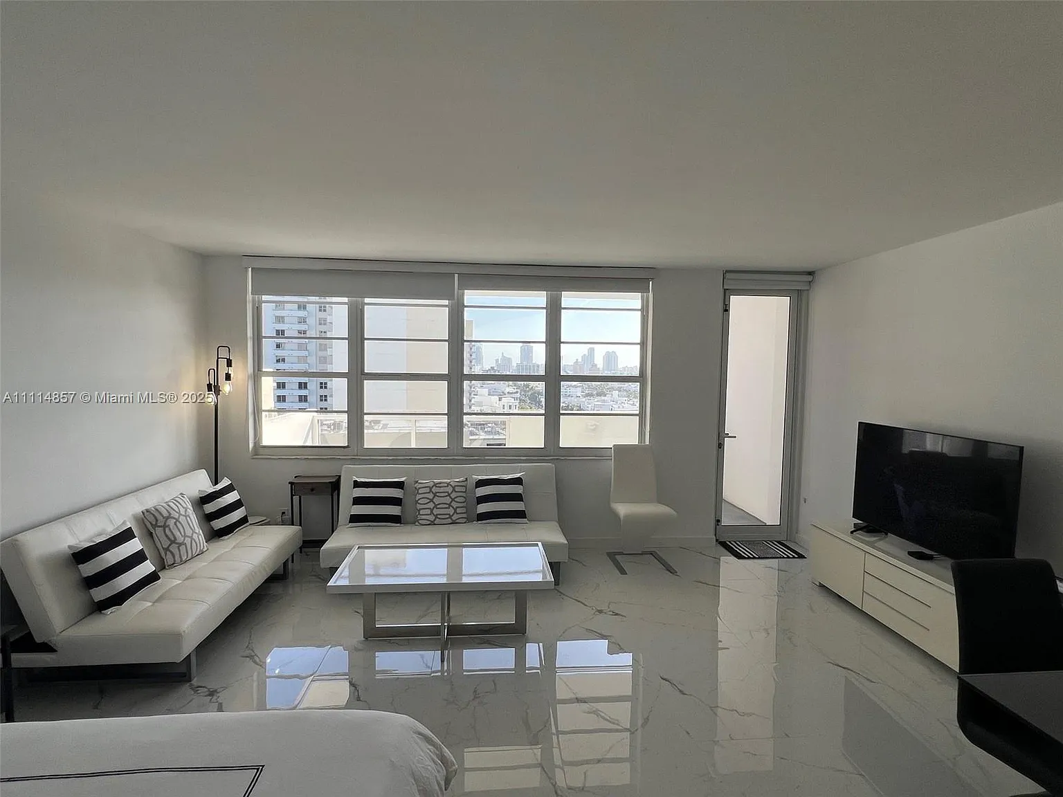 The Decoplage Condo — Photo 4