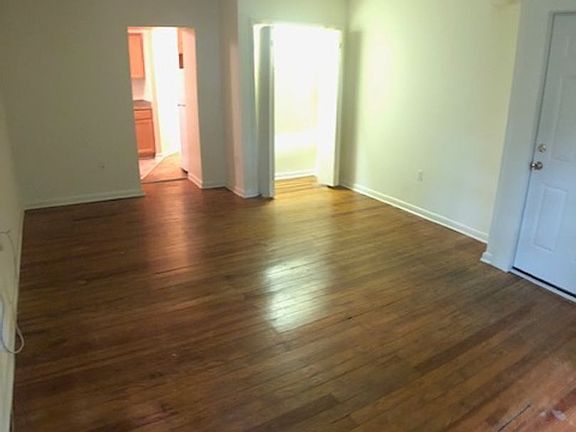 3rd image of 1910 Sulgrave Ave APT 2