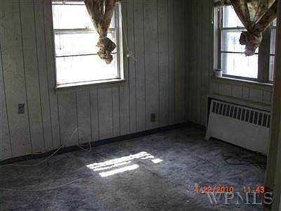 3rd image of 3038 Bouck Ave