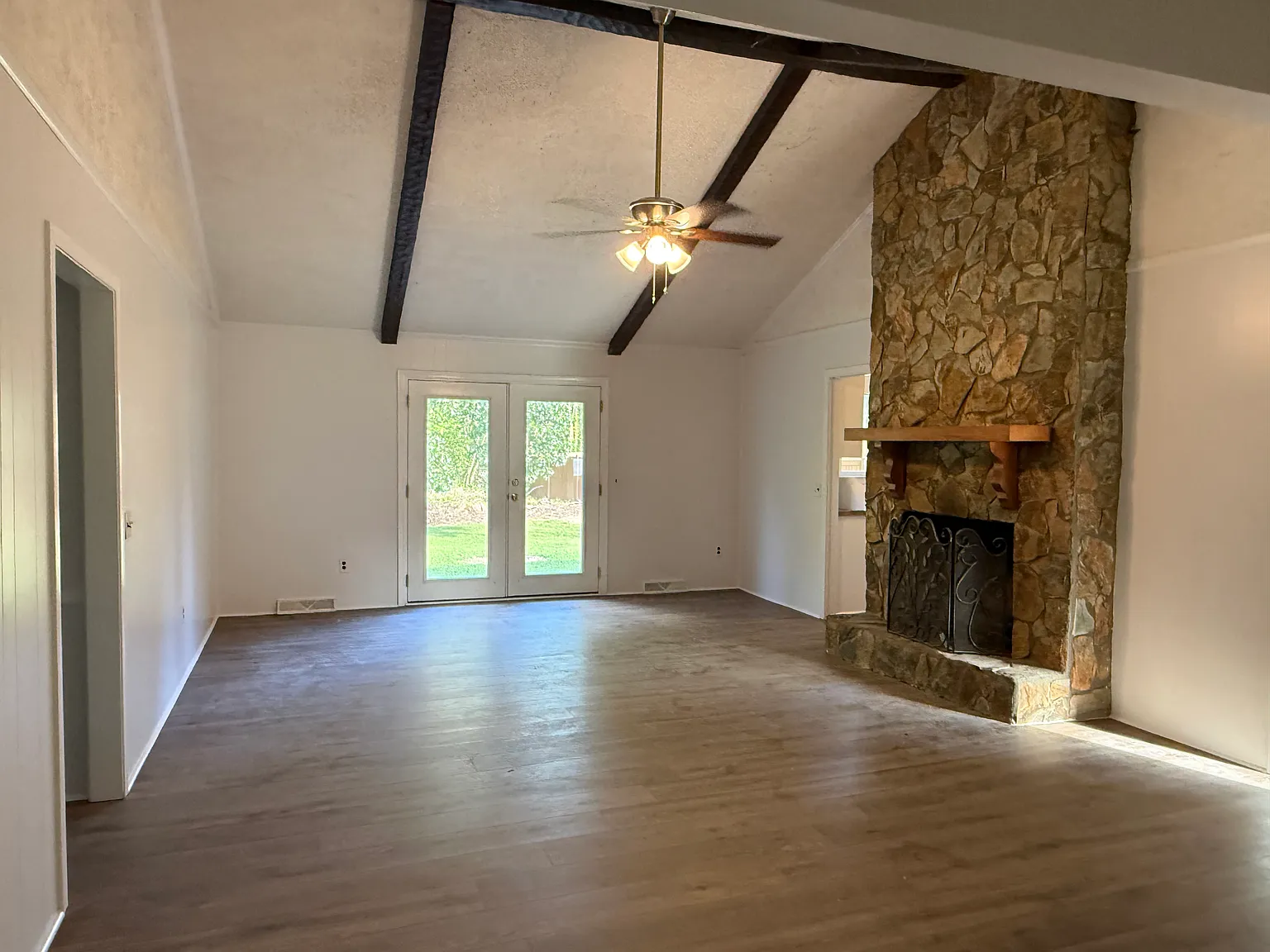 3 bed, 1700 sqft, $2,100 — Photo 2
