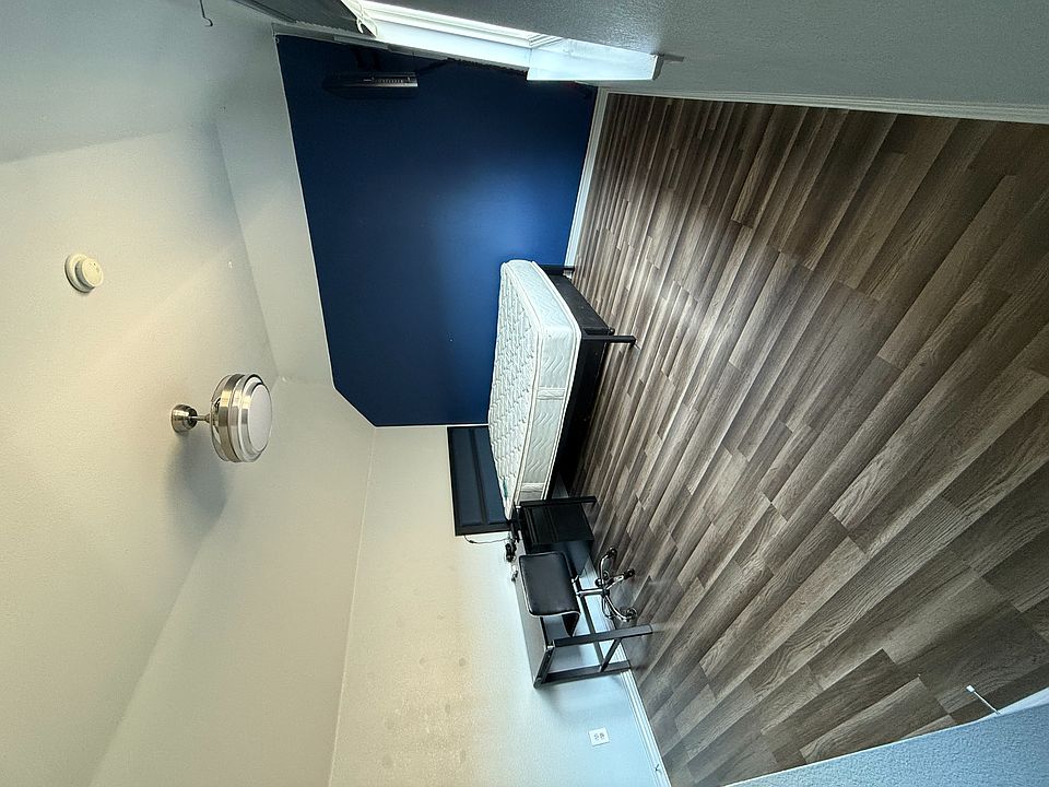 2nd image of 1721 Mercer Way #3