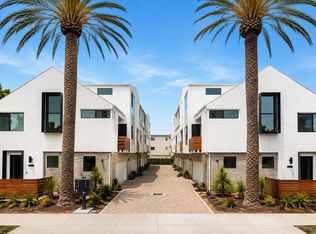 10706 W Octave Ln, North Hollywood, CA 91601