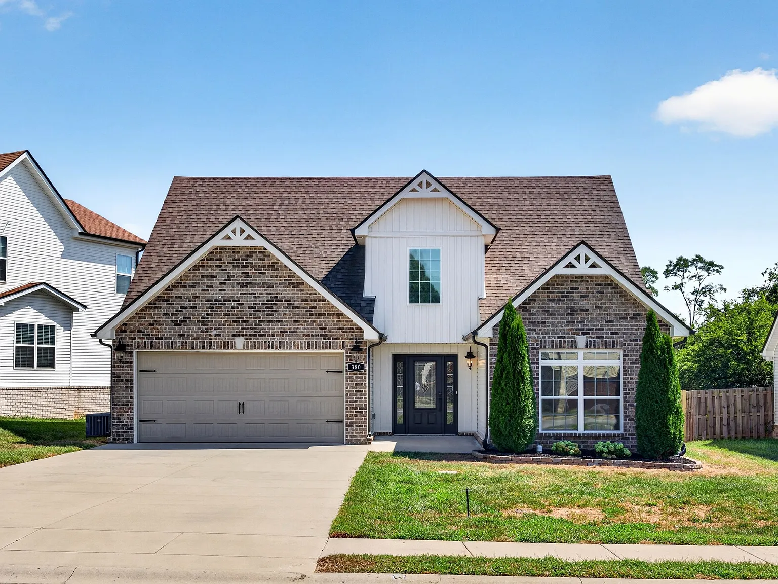 4 bed, 2.5 bath, 2165 sqft, $2,200 — Photo 2