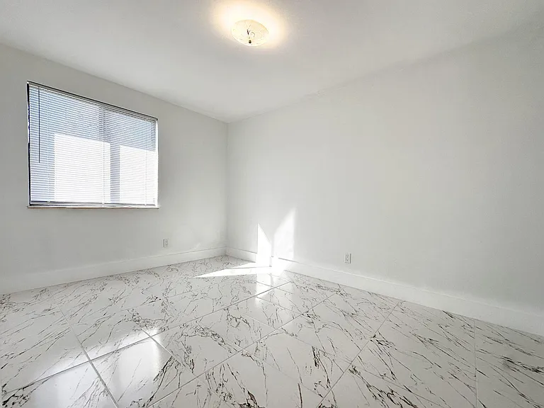 1049 Grandview Cir — Photo 26