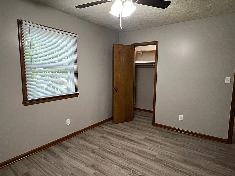 2535 S Prospect Ave — Photo 12