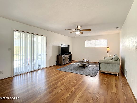 3rd image of 108 Stratford Sq