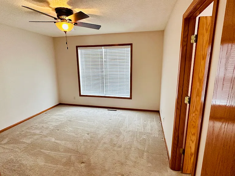 335 Sherwood Ave — Photo 9