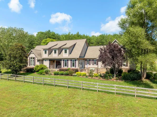 127 Pardo Rd, Landrum, SC 29356