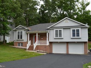 212 Laurel Dr, Cross Junction, VA 22625