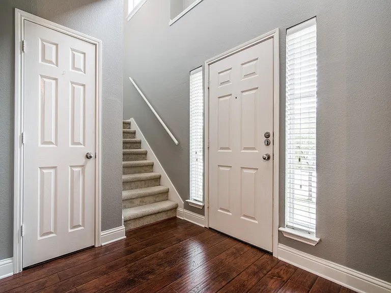 10120 Cherry Hill Ln — Photo 2