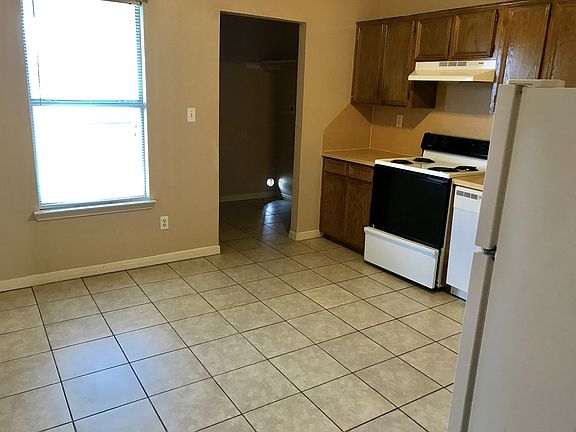 3rd image of 2220 Misty Dr