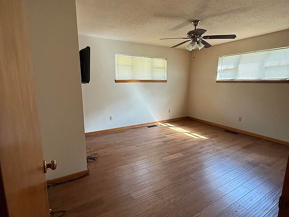 4th image of 403 Tank Rd