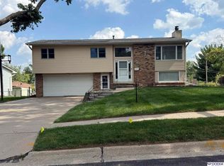 8845 Elm Dr, La Vista, NE 68128