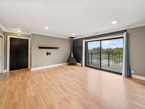 3rd image of 621 Tralee Ct APT 3C