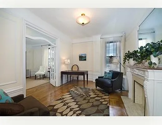 Sold by Nest Seekers International | media 9