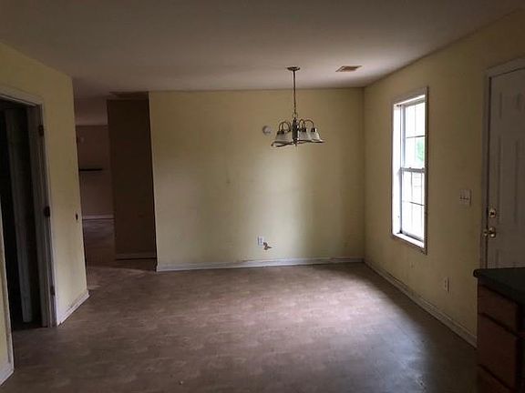 5th image of 33 Birchwood Dr
