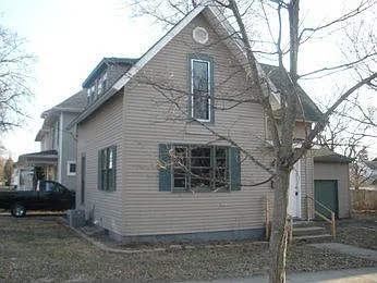 330 E Mitchell St photo 1