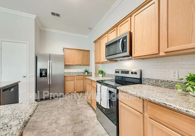 1004 Trickham Dr — Photo 15