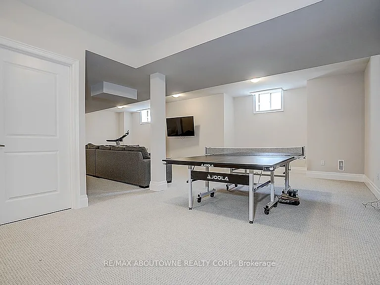 1362 Lynx Gdns — Photo 42