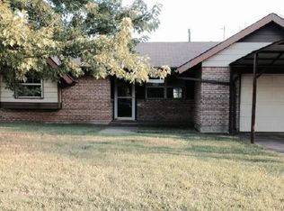 952 SW 1st St, Moore, OK 73160