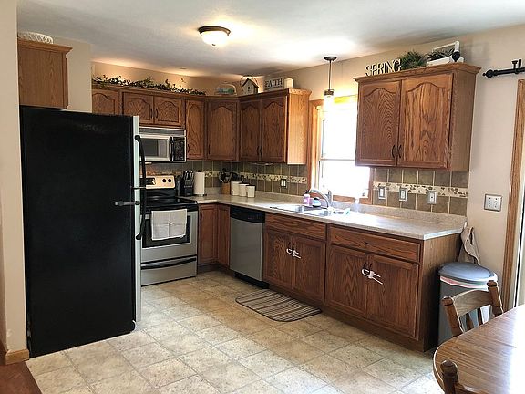 3rd image of 419 W Schultz Ave