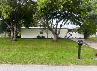 5721 E Lake Fox Dr, Winter Haven, FL 33884