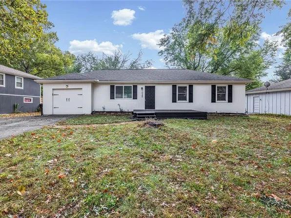 1025 W Fairwood Ln, Olathe, KS 66061