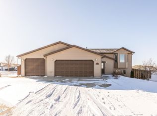 11 Humbert Dr, Bismarck, ND 58504