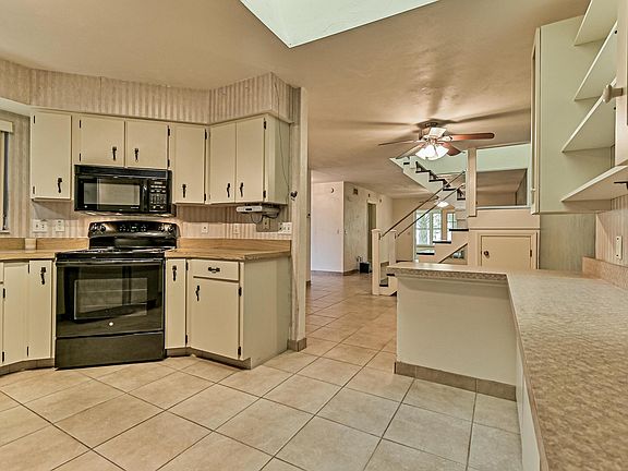 5th image of 6123 Sequoia Dr