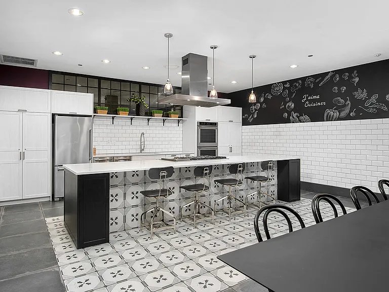 1000 South Clark — Photo 16
