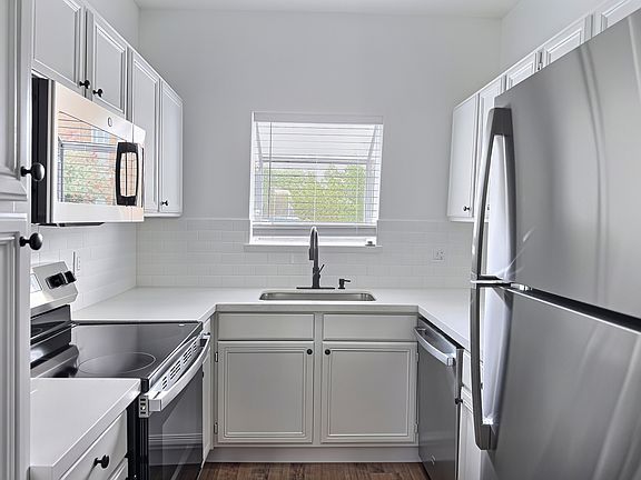 4th image of 2323 Fairwind Rd #105