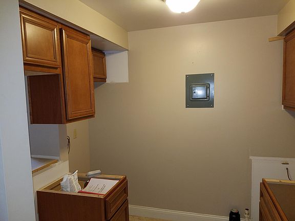 Kitchen, not shown granite coutnertops