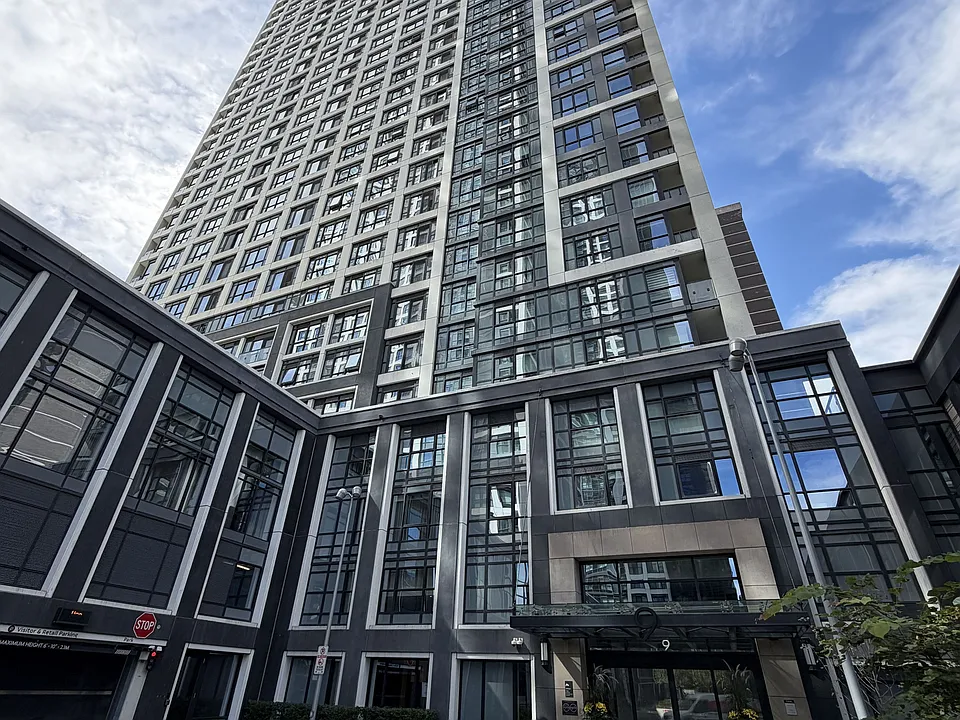 9 Mabelle Ave #2916
