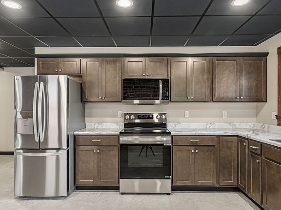 4th image of 208 Marshall St #17