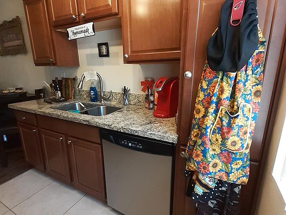 maple cabinets and granite counters