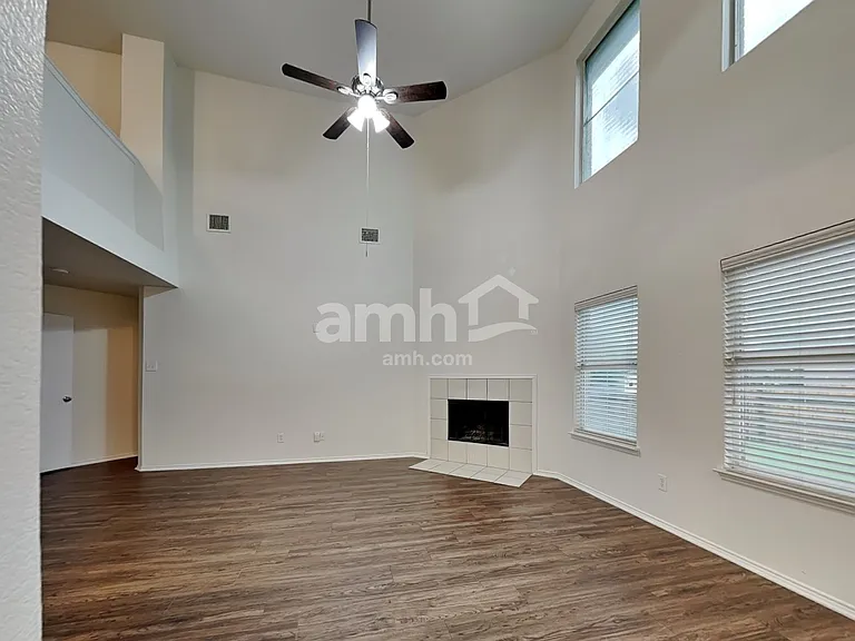 1036 Cove Hollow Dr — Photo 7