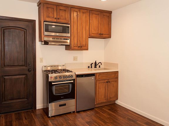 4th image of 870 Hilldale Ave APT 4