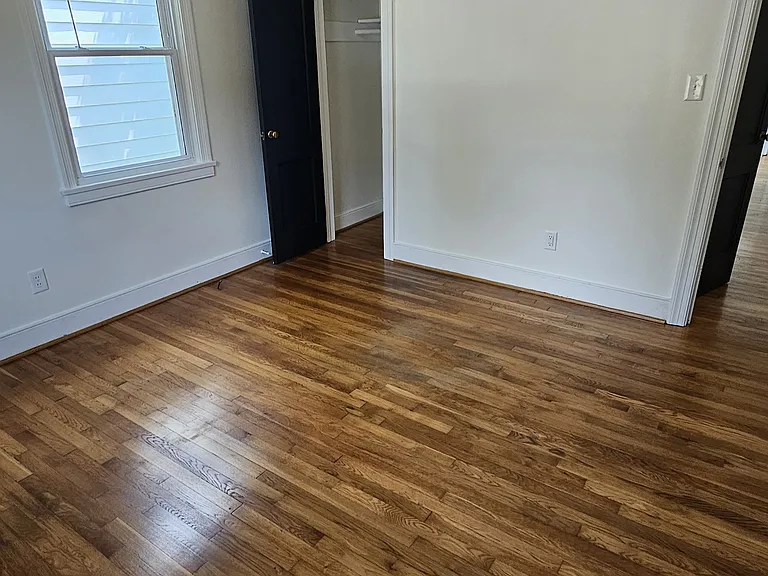 809 W 47th St — Photo 27