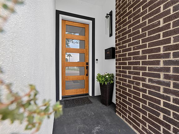 4th image of 719 Eleanor Ave #102