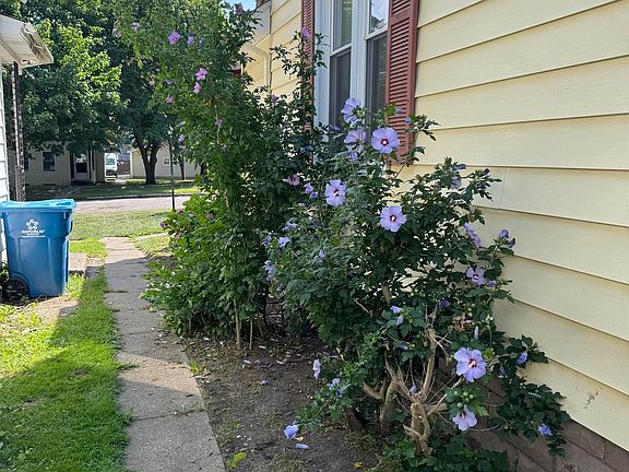 4th image of 370 4th St