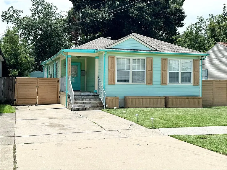 5718 Vermillion Blvd #B — Photo 1