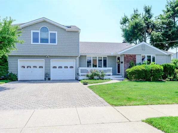 262 Rose Street, Massapequa Park, NY 11762