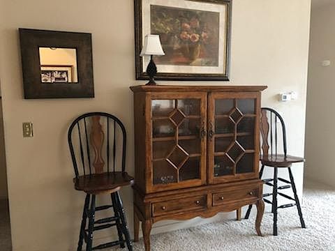 Dining room area near entry