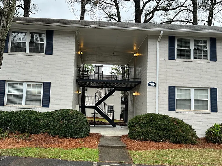 789 Jordan Ln — Photo 1