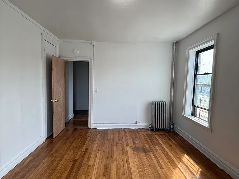Carpenter Ave — Photo 4