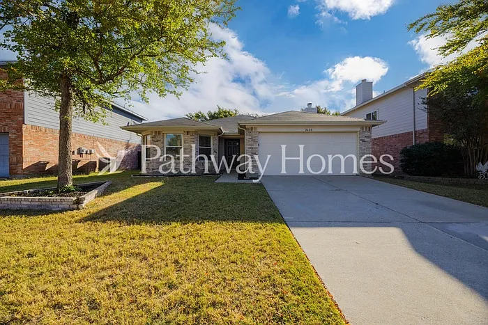 3 bed, 2.0 bath, 1585 sqft, $2,245 — Photo 2