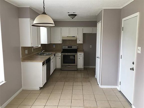 5th image of 825 Eveningview Ln