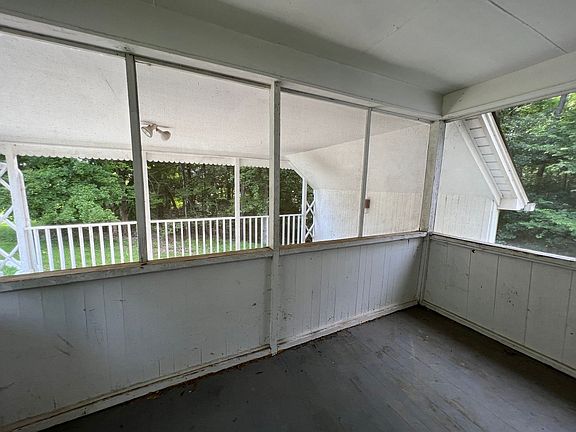 3rd image of 3000 W Lexington Ave